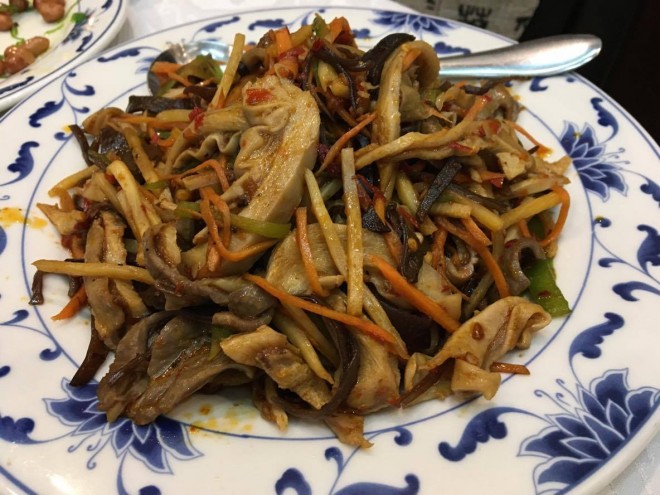 Żołądek wieprzowy w paskach na ostro restauracja china town nakarmiona starecka