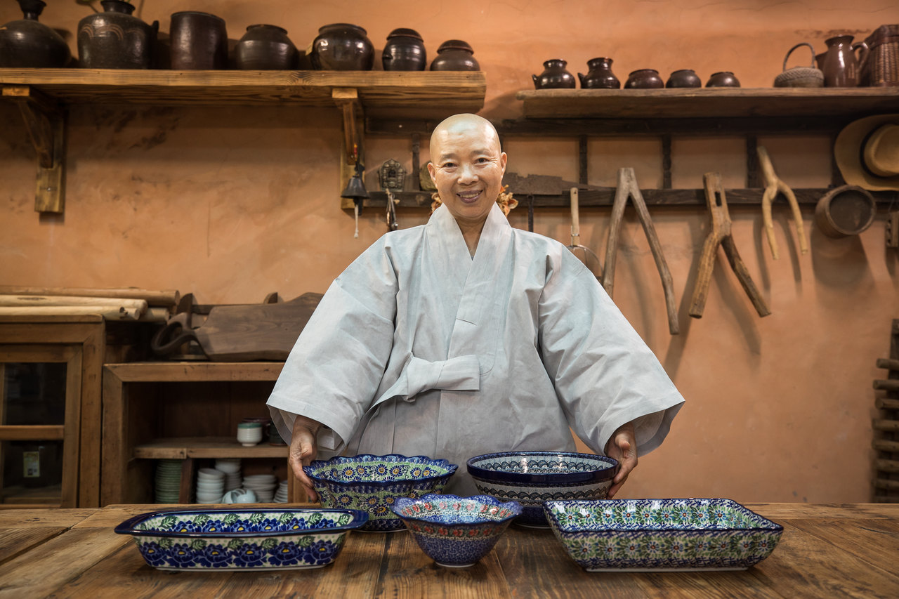 Jeong Kwan i jej kolekcja ceramiki z Bolesławca