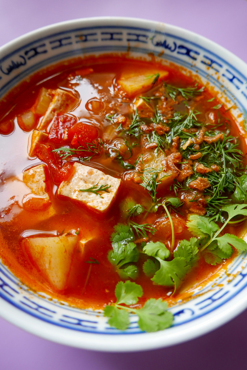 Wietnamska zupa pomidorowa (v)
