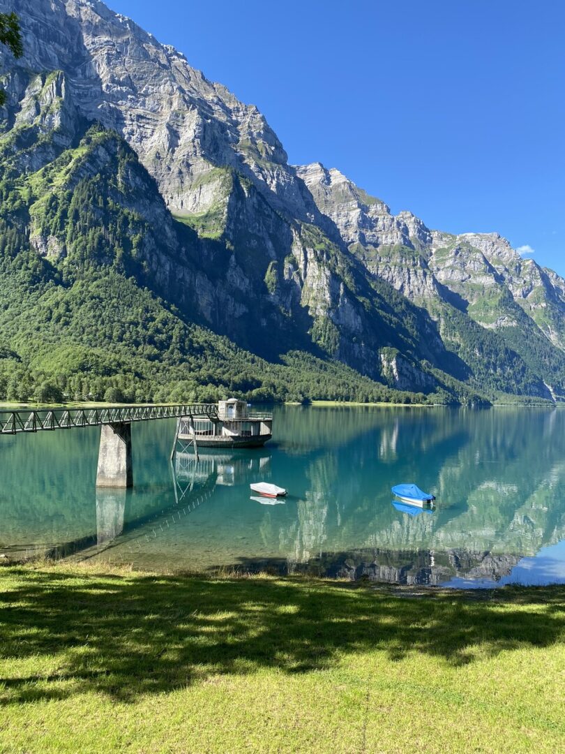 Jezioro Klöntalersee_Szwajcaria