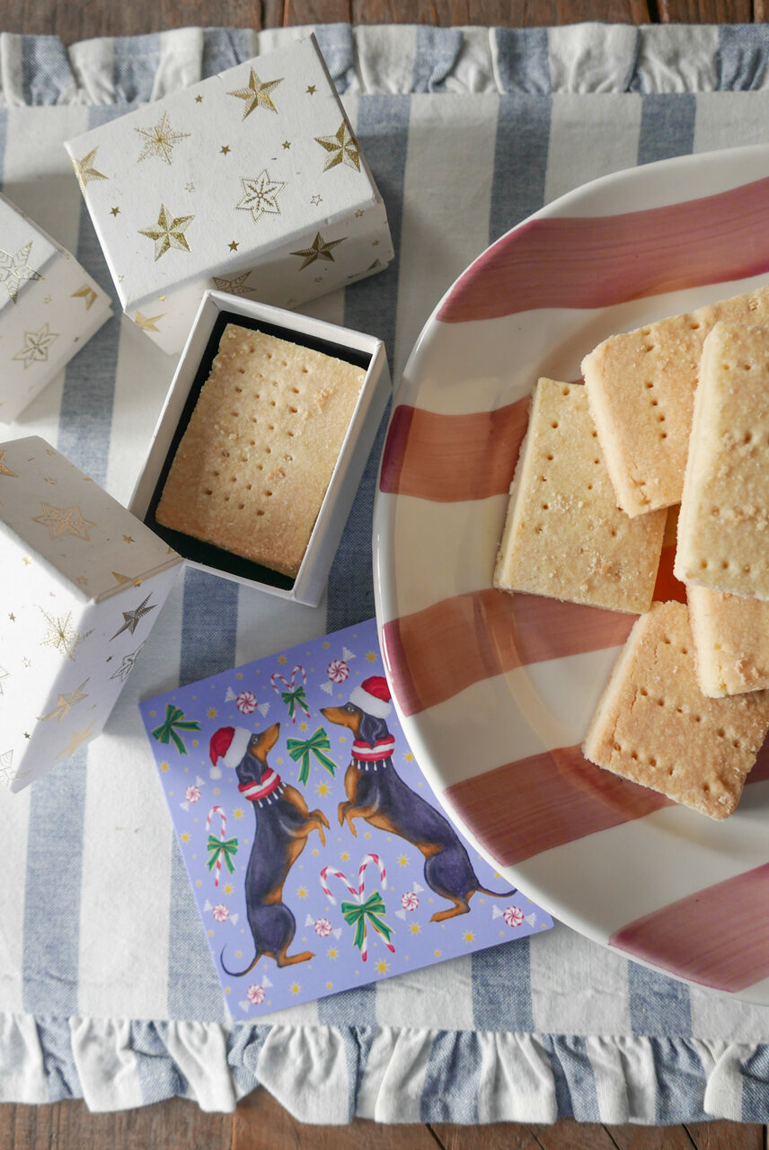 Shortbread: kruche, maślane szkockie ciasteczka